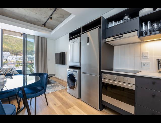 1 BEDROOM APARTMENT TO LET IN SEA POINT